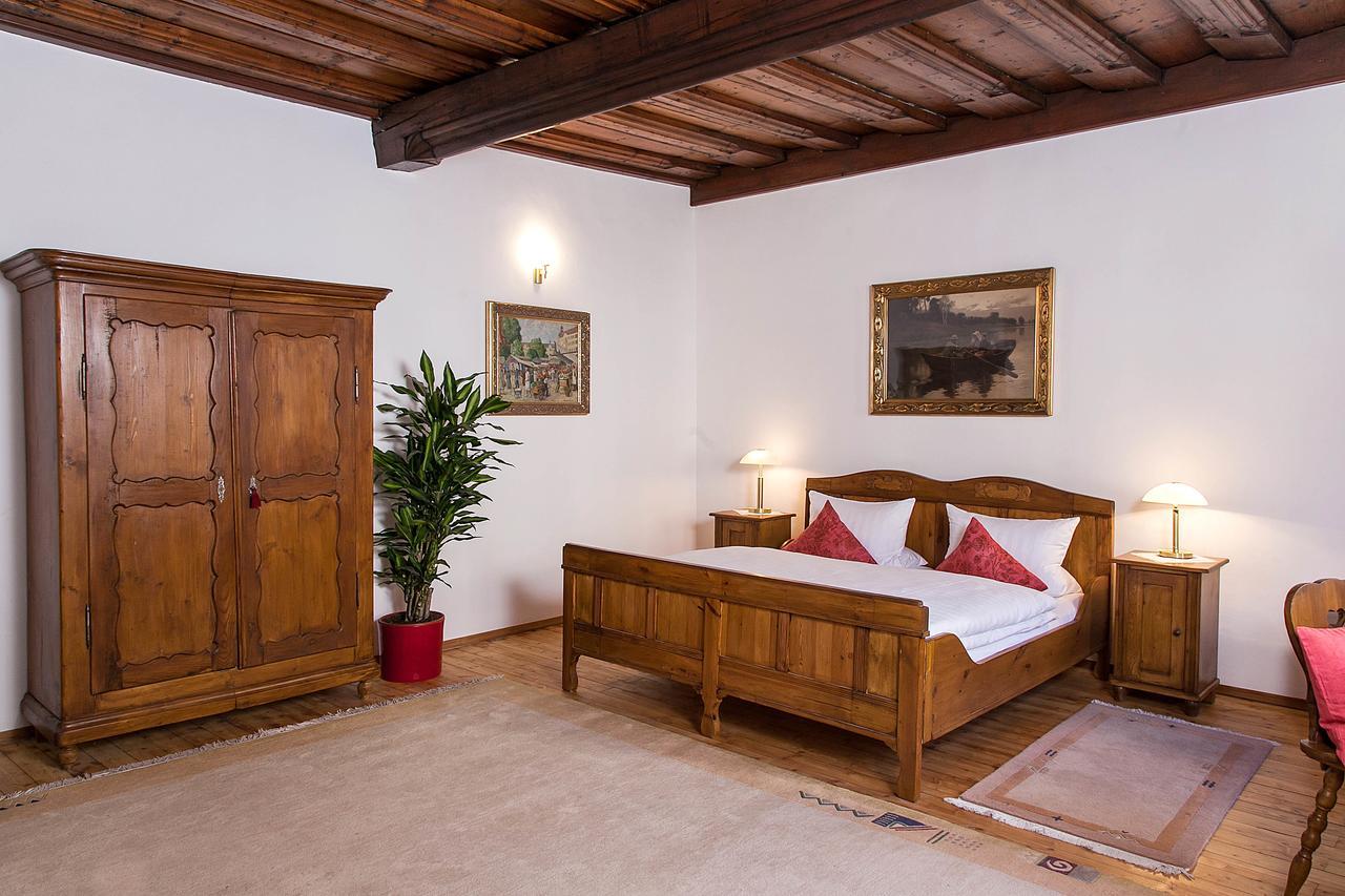 Restaurant Dicker Mann Hotel Zum Blauen Krebs เรเกนส์บวร์ก ภายนอก รูปภาพ